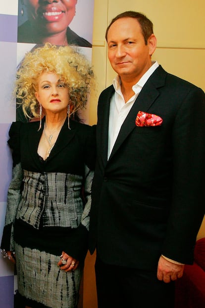 Cyndi Lauper compartió protagonismo con Gaga en la campaña Viva Glam de MAC.