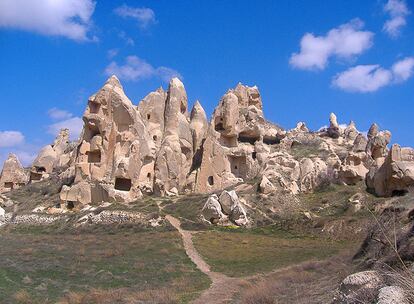 Las casas escarbadas en la roca pasaban desapercibidas junto al resto del paisaje.