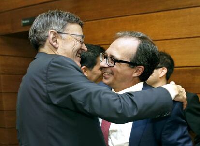 El presidente Ximo Puig felicita al reci&eacute;n elegido presidente del CVMC.