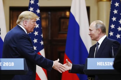 Trump e Putin na cúpula de Helsinque, em julho passado.