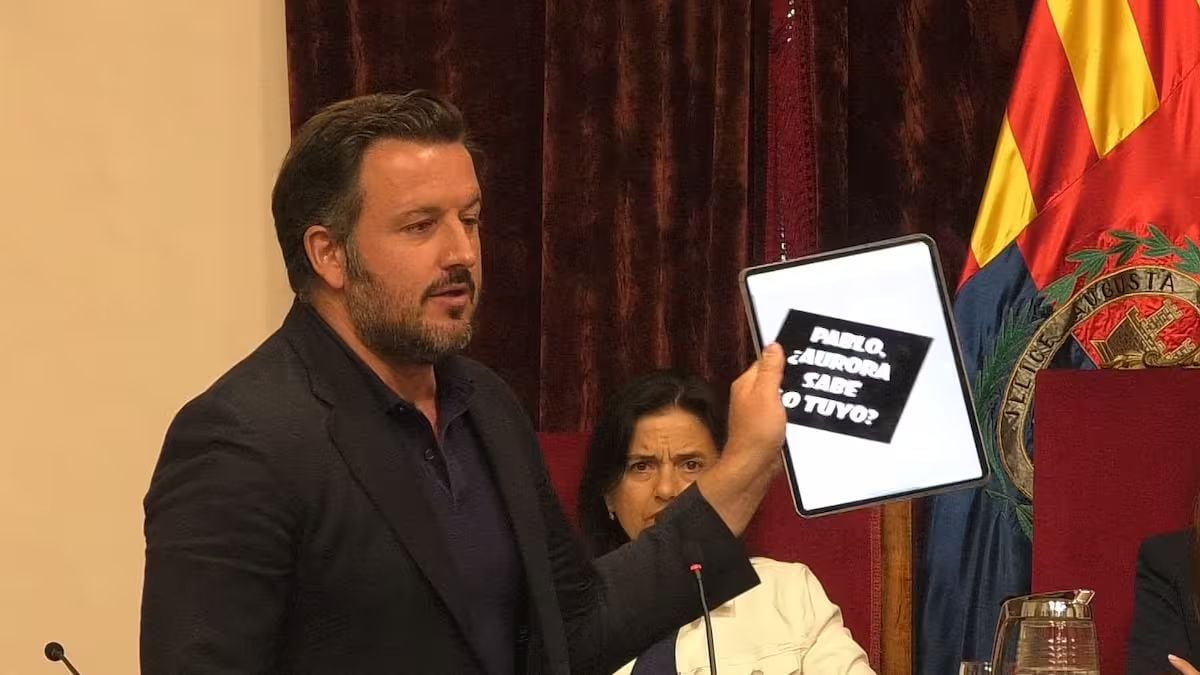 Pablo Ruz: El alcalde de Elche (PP) denuncia un “ataque homófobo” mientras  vota en contra de condenar la violencia contra el colectivo LGTBI |  Noticias de la Comunidad Valenciana | EL PAÍS