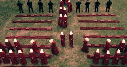 Uma das imagens impactantes de 'The Handmaid’s Tale'