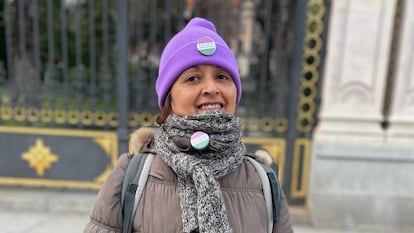La peruana de 48 años Mirta Vergaray en la manifestación de Madarid contraria a la inclusión de las personas trans en la agenda feminista, esta tarde.