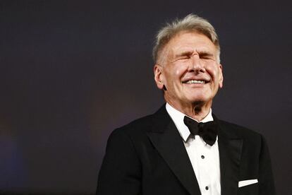 Harrison Ford muestra su emoción tras recibir por sorpresa la Palma de Oro en Cannes, el 18 de mayo.