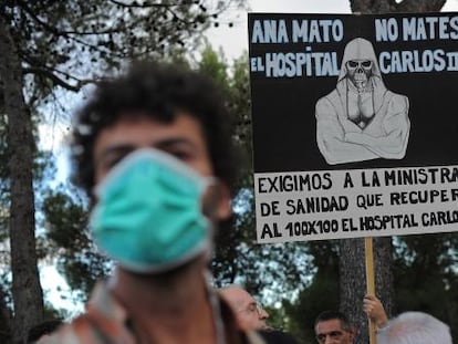 Protesta en la puerta del Hospital Carlos III de Madrid, el pasado 8 de octubre.