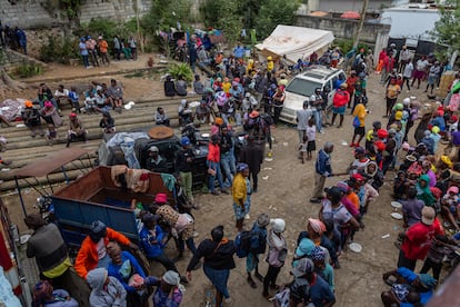 Los residentes desplazados por los ataques de las bandas se refugian en el ayuntamiento de Kenscoff durante una operacin antipandillas en el distrito de Kenscoff, en Puerto Prncipe, Hait, el 3 de febrero de 2025. 