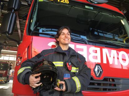 Paula P&eacute;rez, bombera del cos de Barcelona.