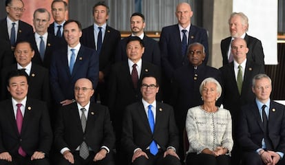 La directora gerente del FMI, Christine Lagarde, posa con los ministros de Economía y Finanzas del G-20