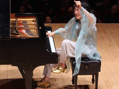 Mitsuko Uchida, durante un concierto en febrero de 2016 en el Carnegie Hall de Londres. 