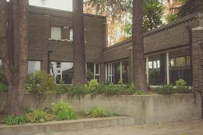 El claustro central de la Fundación SEPI, edificio proyectado por Vázquez Molezún en 1969.