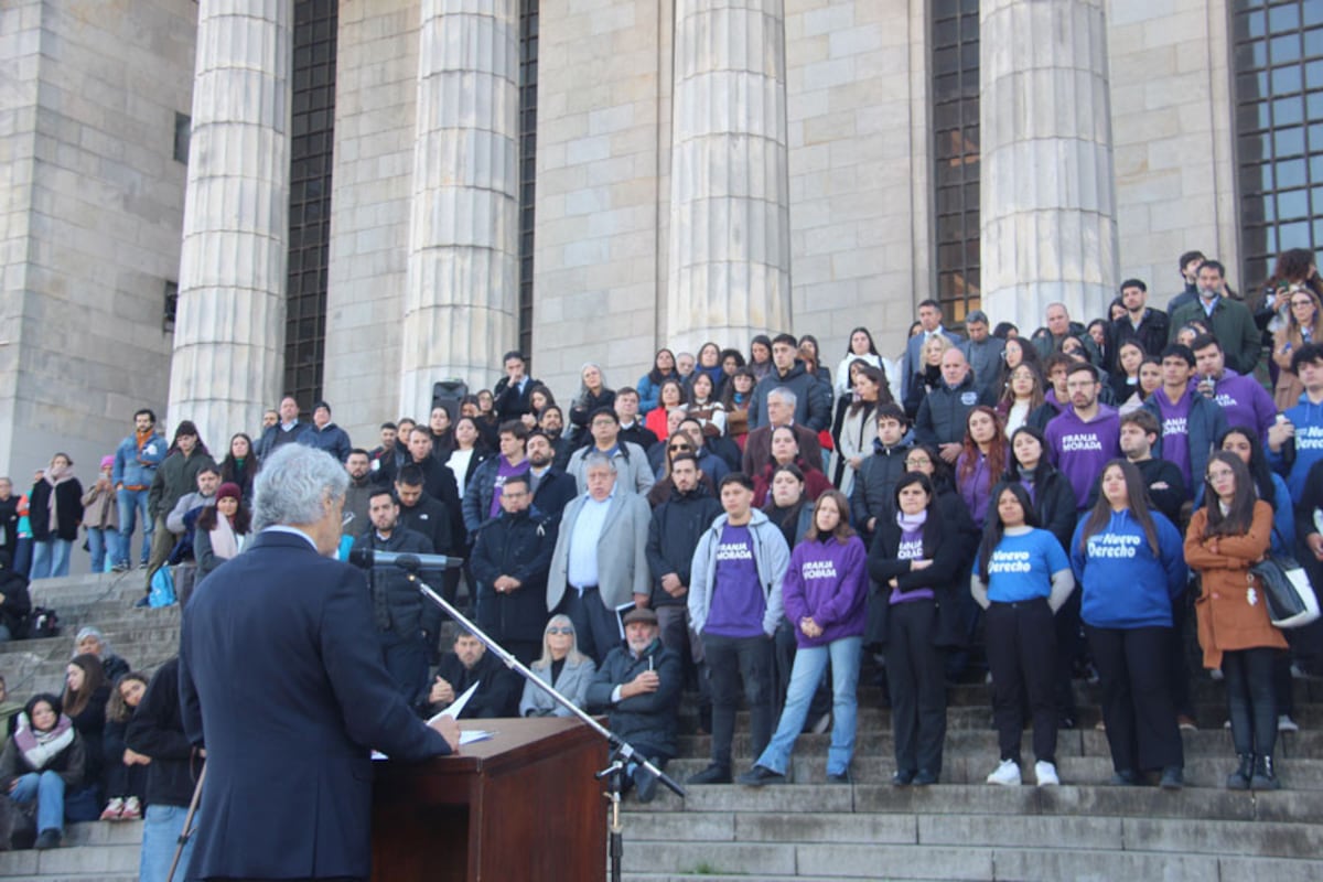 In Argentina, professors, students and university authorities march against Milei’s cuts