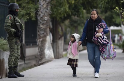 Operativo para revisar mochilas en Torreón.