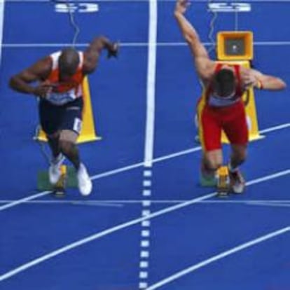 Varios deportistas inician una carrera de fondo