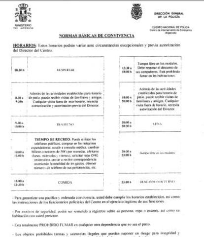 El documento con las "normas de convivencia", que entregan a los internos.