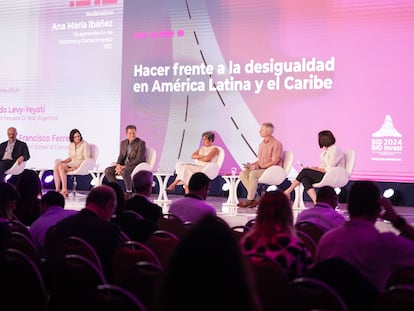 Francisco Ferreira, profesor del International Inequalities Institute en London School of Economics; Raquel Fernandez, profesora de Economía de la Universidad de Nueva York (Estados Unidos); Eduardo Levy-Yeyati, profesor titular Universidad Torcuato Di Tella; Marcela Eslava, decana y profesora titular de la Facultad de Economía de la Universidad de los Andes (Colombia); Stanley Bailey, profesor de Sociología de la Universidad de California (Estados Unidos) y Ana María Ibáñez, vicepresidenta de Sectores y Conocimiento del BID,