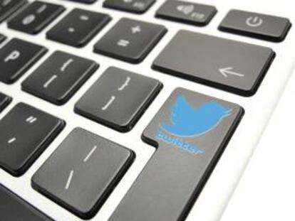 Detalle de un logo de Twitter en el teclado de un ordenador. EFE/Archivo