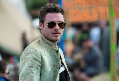 El actor Richard Madden, que interpretó a Robb Stark en 'Juego de Tronos', en Glastonbury, festiva que el año que viene no va a abrir sus puertas para permitir que el terreno se recupere.