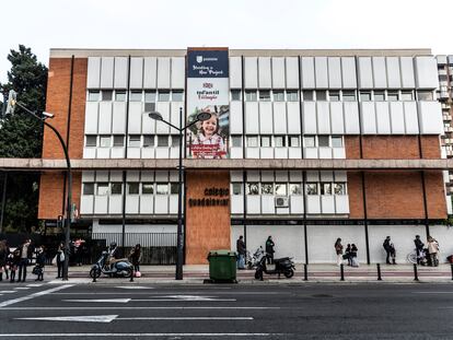 Fachada de un colegio concertado en Valencia, en una imagen de archivo.