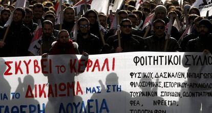 Protestas de sindicatos griegos contra la reforma laboral.