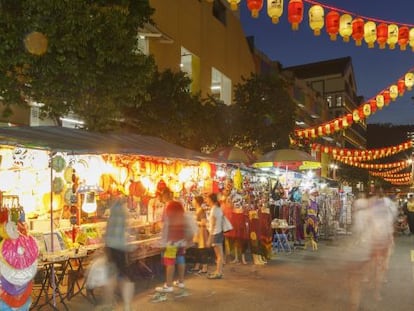 Puestos callejeros en el barrio de Chinatown, en Singapur. 