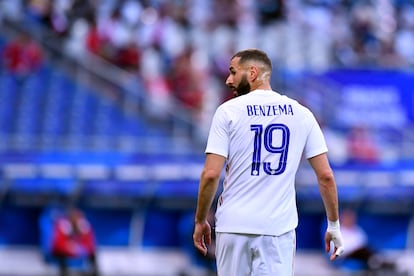 Karim Benzema playing for France in 2021.