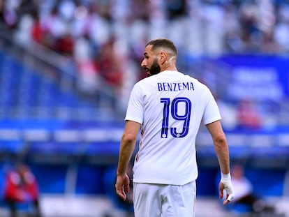 Karim Benzema playing for France in 2021.