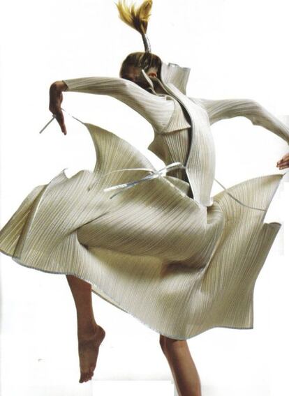 Campaña de la fragancia Pleats Please, del diseñador japonés Issey Miyake, uno de los favoritos de George Lucas (y probablemente también de la Princesa Leia