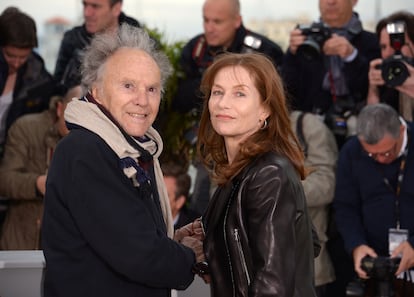 Jean-Louis Trintignant e Isabelle Huppert asisten a la presentación de 'Amour' durante la 65ª edición del Festival de Cine de Cannes, el 20 de mayo de 2012. 