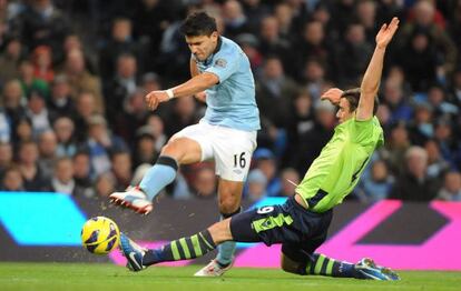 Agüero dispara ante Stevens