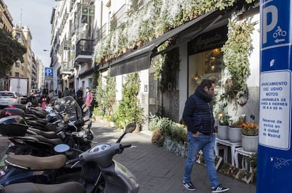 Plazas de estacionamiento reservadas para motos dentro de Madrid Central.