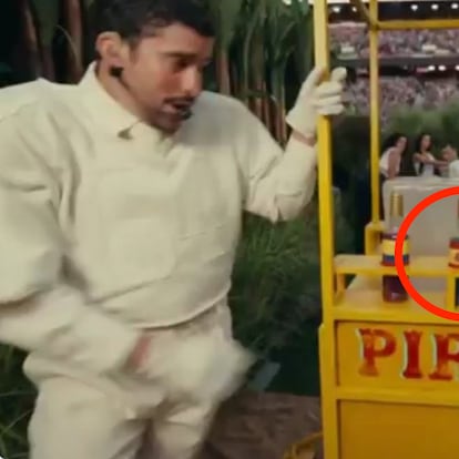 Lío por dónde había una bandera de España en la actuación de Bad Bunny durante la Super Bowl: hay hasta quejas
