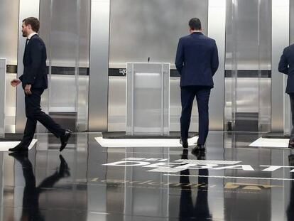 Pedro Sánchez, Pablo Casado, Pablo Iglesias, Albert Rivera y Santiago Abascal antes del debate electoral.