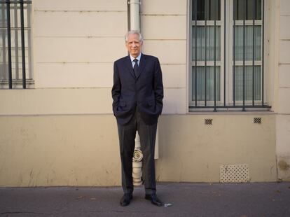 Dominique de Villepin, fotografiado en el exterior del edificio de la Asamblea Nacional de París, el pasado 7 de noviembre.