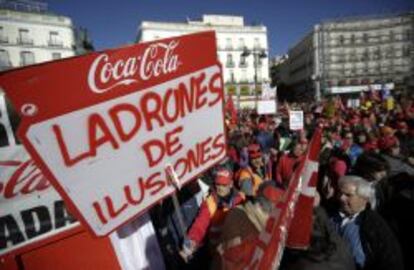 Protesta de trabajadores de Coca-Cola en la Puerta del Sol de Madrid.