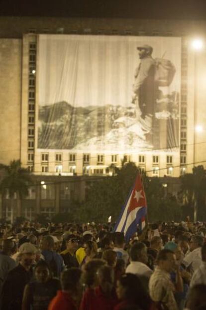 Lona con imagen de Fidel Castro en la Plaza de la Revolución.