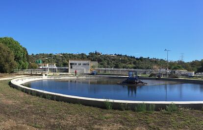 El proyecto Life Matrix, en Marbella (Málaga), pretende demostrar la viabilidad de una solución basada en la naturaleza: recargar los acuíferos con agua regenerada proveniente de la depuradora de La Víbora, en la imagen.