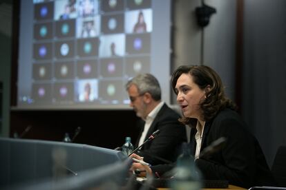 La alcaldesa Ada Colau y el teniente de alcalde Jaume Collboni, durante un pleno del Ayuntamiento de Barcelona.