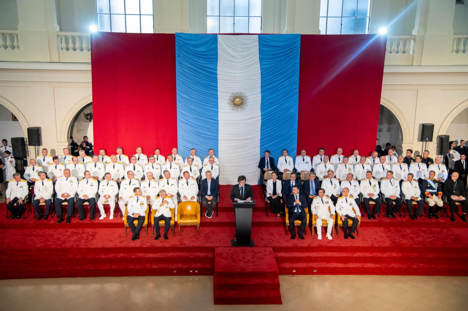 Milei habilita por decreto a las Fuerzas Armadas para intervenir en asuntos de seguridad interior