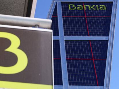 Las oficinas de Bankia cambiarán sus rótulos por los de CaixaBank este verano