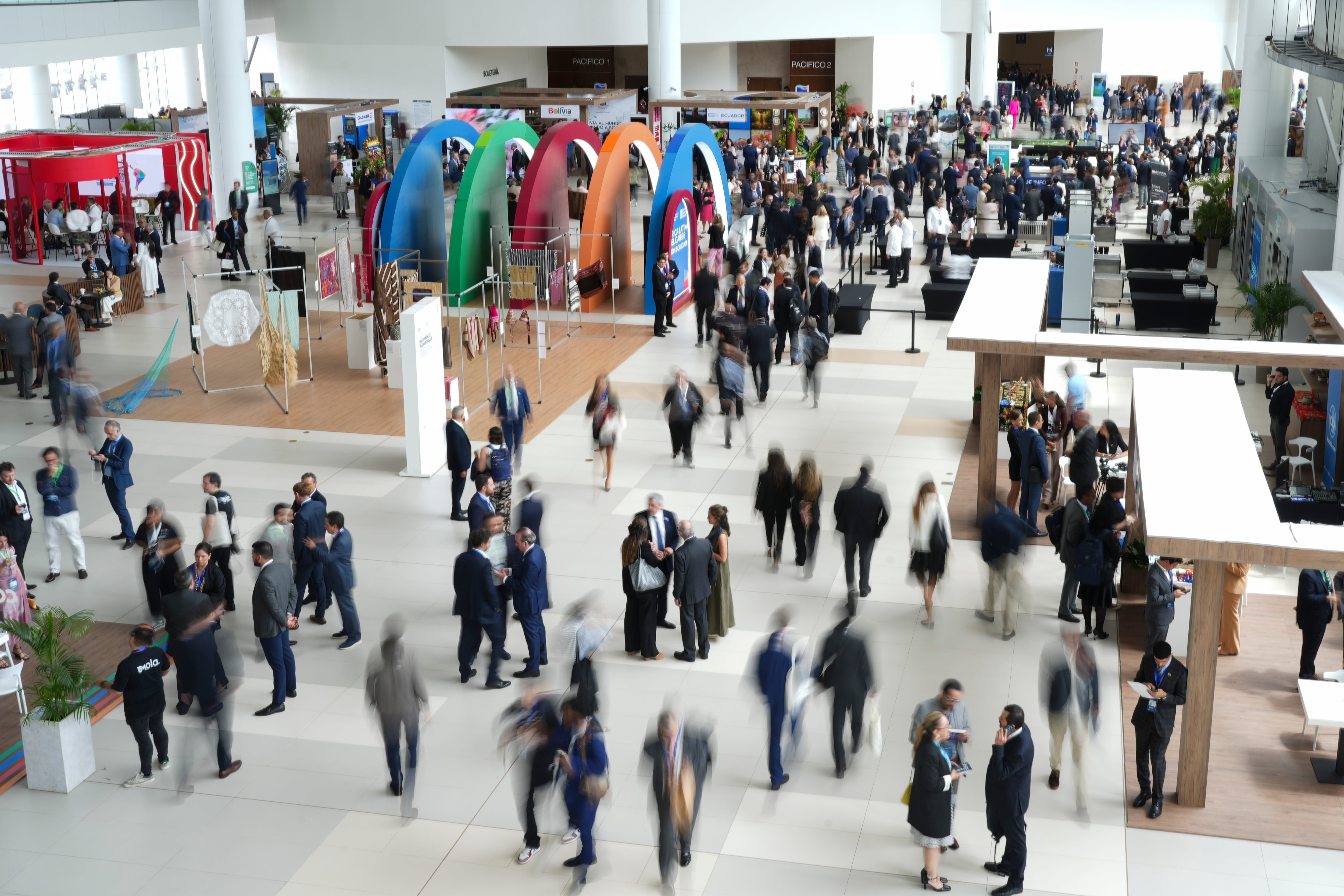 Nel corridoio del forum internazionale per l'America Latina: guardiamoci come vicini