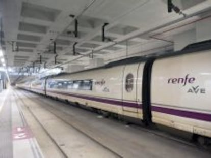 Imagen de un tren que opera en la l&iacute;nea Figueres-Francia. Las infraestructuras ferroviarias son uno de los puntos fuertes de Espa&ntilde;a como destino de inversiones extranjeras.