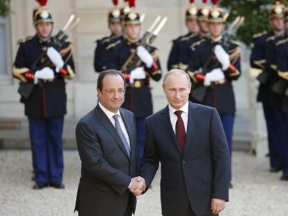 Los presidentes franc&eacute;s y ruso, Hollande y Putin, el pasado junio en Par&iacute;s.