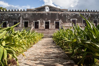 Yaxcopoil, 13 kilómetros al suroeste de Mérida en dirección a Uxmal, es una de las haciendas mejor conservadas y más fáciles de visitar.