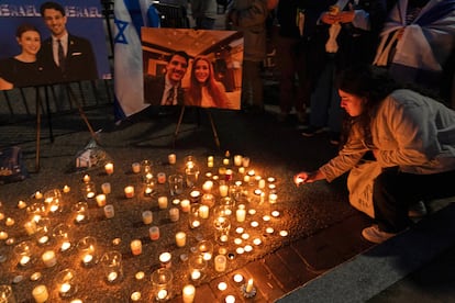 Memorial en honor a Yaron Lischinsky y Sarah Milgrim, asesinados en Washington.