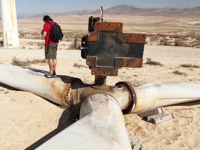 Una turbina rota en Fuerteventura (Canarias).