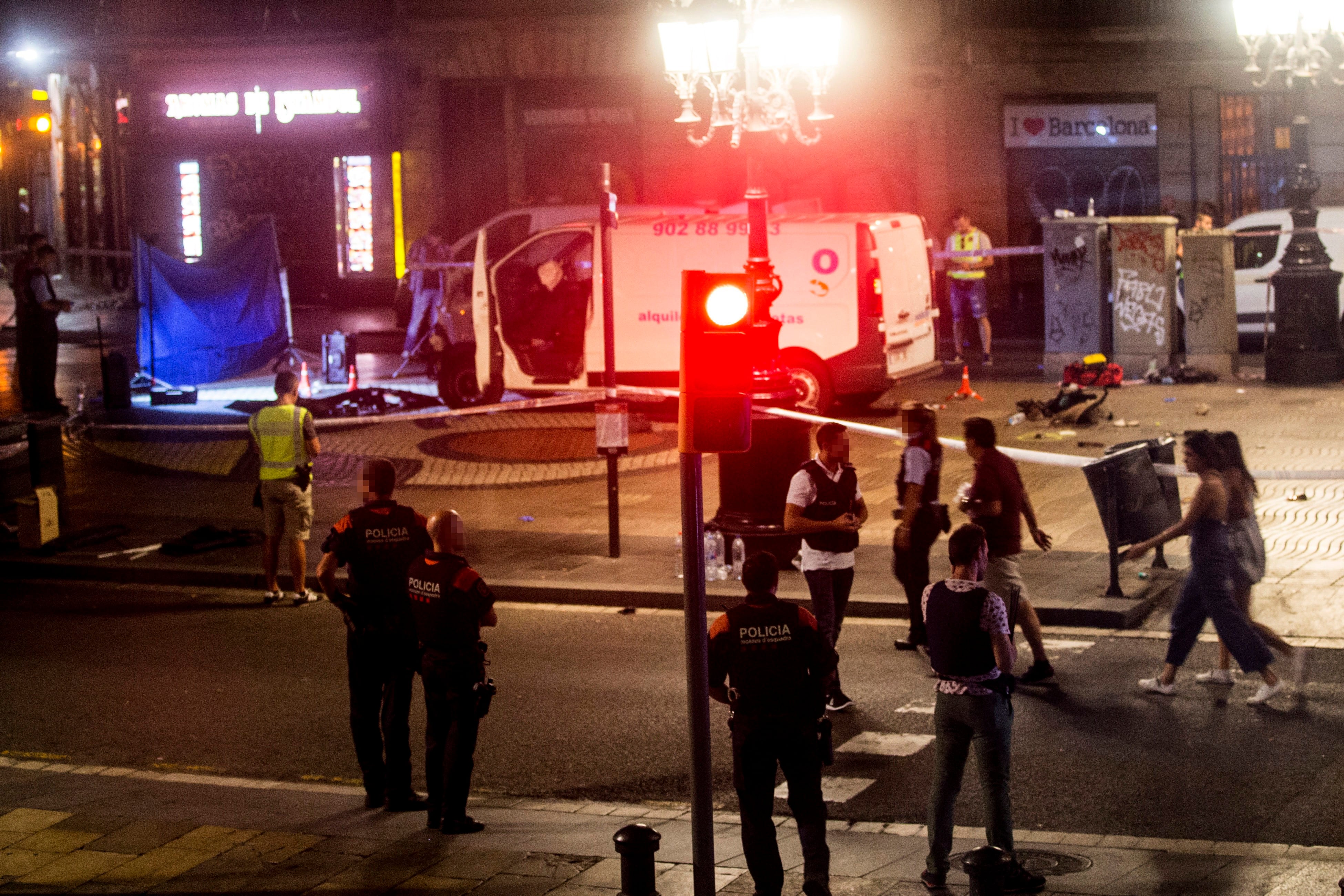 Imagen de la furgoneta del atentado ocurrido en las Ramblas de Barcelona.