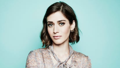 Lizzy Caplan es fan de esta longitud y la lleva luciendo mucho tiempo.