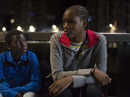 Tori (Pablo Schils) y Lokita (Joely Mbundu), en una imagen de la película de los Dardenne.