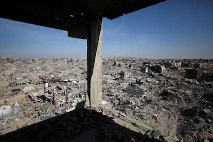 Vista de la destrucción causada por los ataques israelíes, este martes en Jabalia.