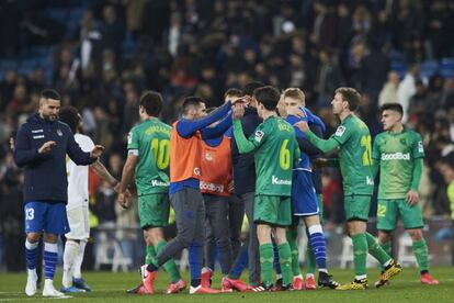 Los jugadores de la Real celebran el pase a las semifinales de la Copa del Rey. 